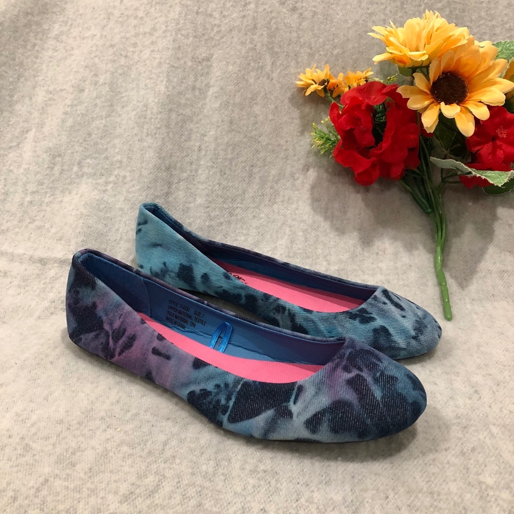 NWOT - Charles Albert Purple & Blue Tie Dye Denim Flats